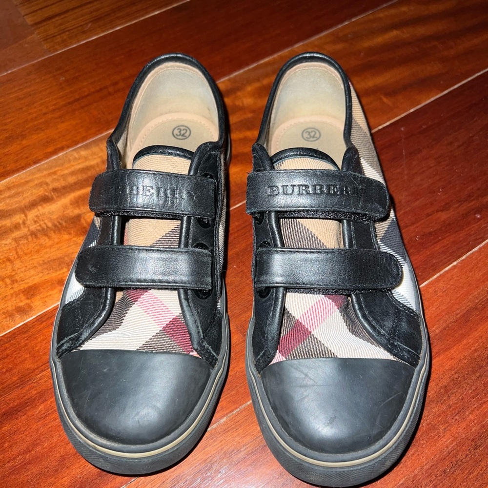 Burberry velcro sneakers for girls or boys, size 32.